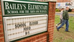 弗吉尼亚州一所小学宣布因疫情关闭的告示。(2020年3月25日)