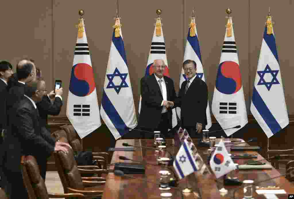  رئیس جمهوری اسرائیل که به کره جنوبی سفر کرده با همتای خود در سئول دیدار کرد.&nbsp;