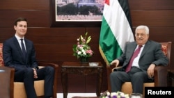 Tổng thống Palestin Mahmoud Abbas gặp cố vấn cao cấp Tòa Bạch Ốc Jared Kushner tại thành phố Ramallah, vùng Bờ Tây ngày 21/6/2017.