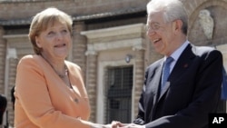 Nemačka kancelarka Angela Merkel i italijanski premijer Mario Monti tokom susreta u Rimu