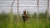 حمله شبانه شبه نظامیان به اردوگاه ارتش هند در کشمیر
