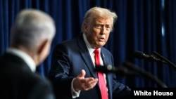 唐纳德·特朗普总统在佛罗里达州棕榈滩的海湖庄园与以色列总理本雅明·内塔尼亚胡举行双边记者会。(2025年12月29日)