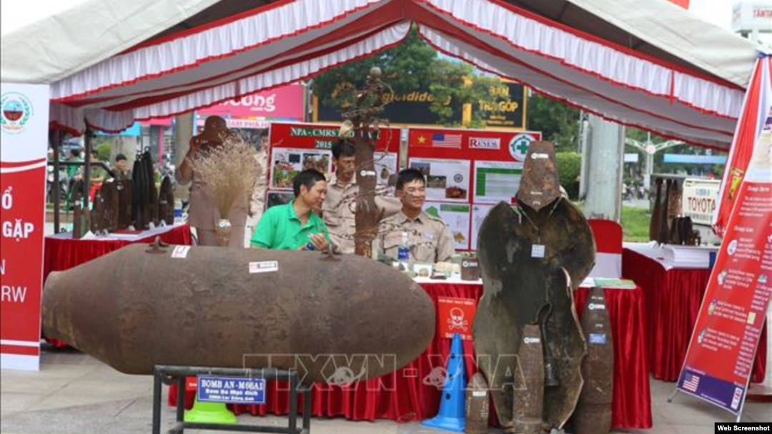 Sáng 4/4/2019, tại thành phố Đông Hà, Trung tâm hành động bom mìn quốc gia Việt Nam (VNMAC) phối hợp với UBND tỉnh Quảng Trị tổ chức lễ mít tinh, diễu hành hưởng ứng Ngày thế giới Nhận thức về bom mìn (4/4). Photo TTXVN