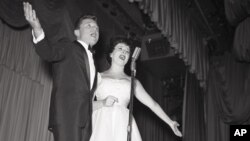 Conocidos simplemente como Steve y Eydie, los dos se convirtieron en un clásico en EE.UU.