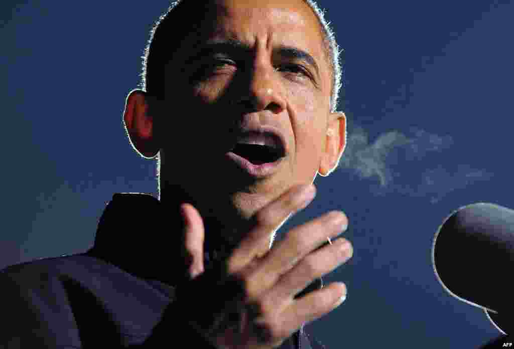 Tổng thống Barack Obama diễn thuyết tại buổi vận động cuối c&ugrave;ng ở th&agrave;nh phố Des Moines, bang Iowa, ng&agrave;y 5 th&aacute;ng 11, 2012. 