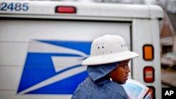 Los carteros repartirán los domingos paquetería de artículos comprados en Amazon.