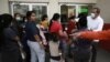 Albergues en frontera de lado mexicano colapsan ante masiva llegada de indocumentados