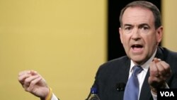 El ex gobernador de Arkansas Mike Huckabee figuraba a la cabeza de la mayoría de los sondeos republicanos.