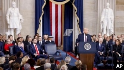 Presiden Donald Trump menyampaikan pidato setelah diambil sumpahnya sebagai Presiden Amerika Serikat ke-47 dalam Pelantikan Presiden ke-60 di Rotunda Gedung Capitol di Washington, Senin, 20 Januari 2025. (Shawn Thew/Pool via AP)