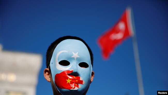 资料照片：流亡维吾尔青年在伊斯坦布尔参加反对中国的抗议。（2019年12月14日）