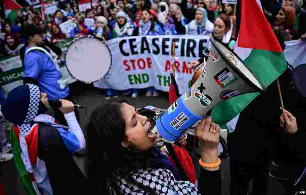 لندن کې د فلسطین د خلکو په ملاتړ لاریون کې د ښځو ګډون