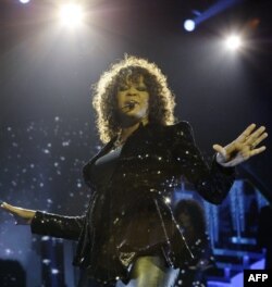 Ünlü Şarkıcı Whitney Houston 48 Yaşında