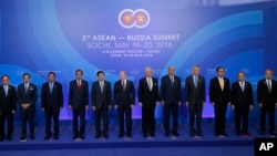 Russian President Vladimir Putin (center) and leaders from the Association of Southeast Asian Nations (ASEAN) pose for a group photo at the ASEAN - Russia summit in Sochi, Russia, Friday, May 20, 2016.