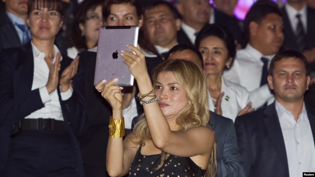 Gulnora Karimova o’zini xalqaro sahnada yetuk diplomat, faol va saxovatpesha ayol, tadbirkor, dizayner, fan va san’at arbobi sifatida tanishtiradi.