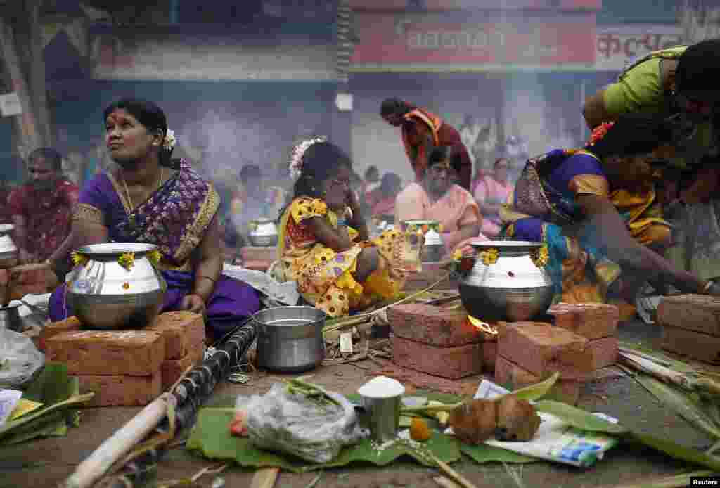 اس میں خواتین ایک جگہ جمع ہوکر ایک مخصوص میٹھا پکوان تیار کرتی ہیں جسے سب مل کر کھاتے ہیں۔