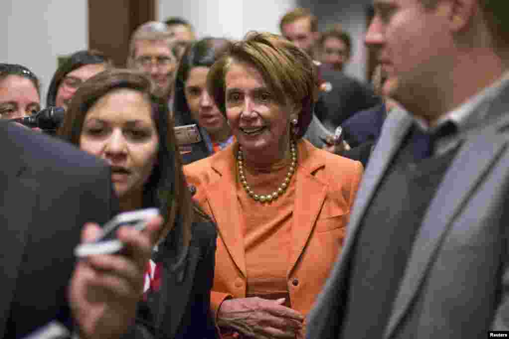 La présidente de la minorité démocrate à la Chambre des représentants, Nancy Pelosi, arrive à une réunion au Capitole en attente le vote du budget. Washington D.C, 11 décembre 2014. &nbsp;