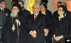 Αρχιεπίσκοπος Δημητριος, Πρόεδρος Χριστόφιας, Υπουργός Κοζάκου-Μαρκουλή, και κα Χριστόφια στα εγκαίνια.
