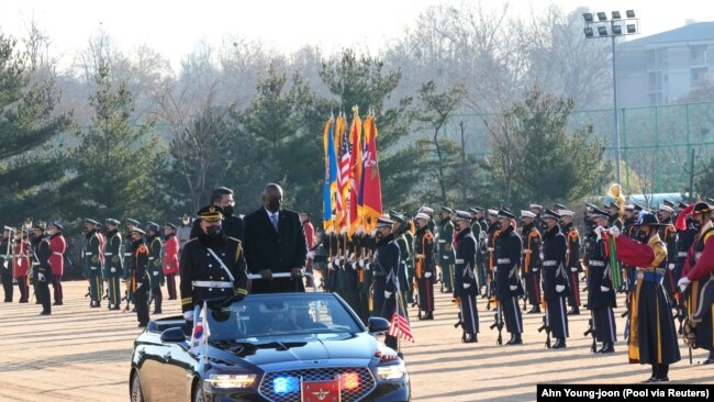 U.S. Defense Secretary Lloyd Austin and South Korean Defense Minister Suh Wook are pictured during a welcoming ceremony at the Defense Ministry in Seoul, South Korea on December 2, 2021. (Ahn Young-joon/Pool via REUTERS)