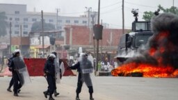 Polícia anti-motim disparou gás lacrimogéneo e agrediu dezenas de manifestantes em Luanda, 24 outubro 2020