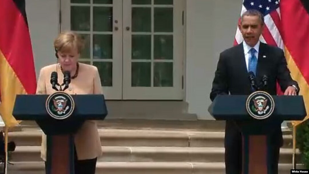 Presiden Obama dan Kanselir Jerman Angela Merkel saat melakukan konferensi pers bersama di Gedung Putih (foto: dok).
