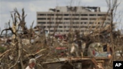 Un habitant de Joplin, la ville ayant connu la tornade la plus dévastatrice de cette année