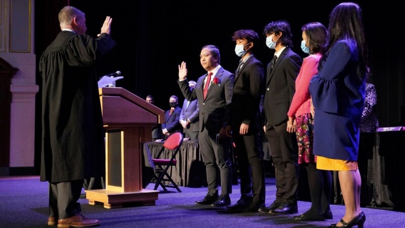 First Cambodian American Mayor Takes Office in Massachusetts