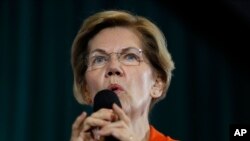 Kandidat presiden dari Partai Demokrat, Senator Elizabeth Warren, dalam pertemuan di Grinnell College, Grinnell, Iowa, Senin, 4 November 2019. (Foto AP / Charlie Neibergall)