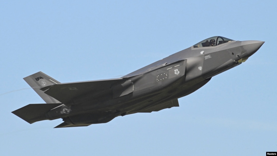 Milli Savunma Bakanı Yaşar Güler’in ABD’nin Türkiye’nin elindeki S-400 füzelerine bir itirazı kalmadığı ve F-35 savaş uçaklarını verebileceklerine dair sözlerinin ardından gözlerin çevrildiği Washington’dan açıklama geldi.