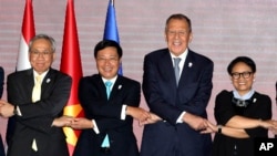 Phó Thủ tướng-Bộ trưởng Ngoại giao Việt Nam Phạm Bình Minh (thứ hai, từ trái sang) tại Hội nghị Bộ trưởng Ngoại giao ASEAN lần thứ 52 ở Bangkok, Thái Lan, ngày 31/7/2019.