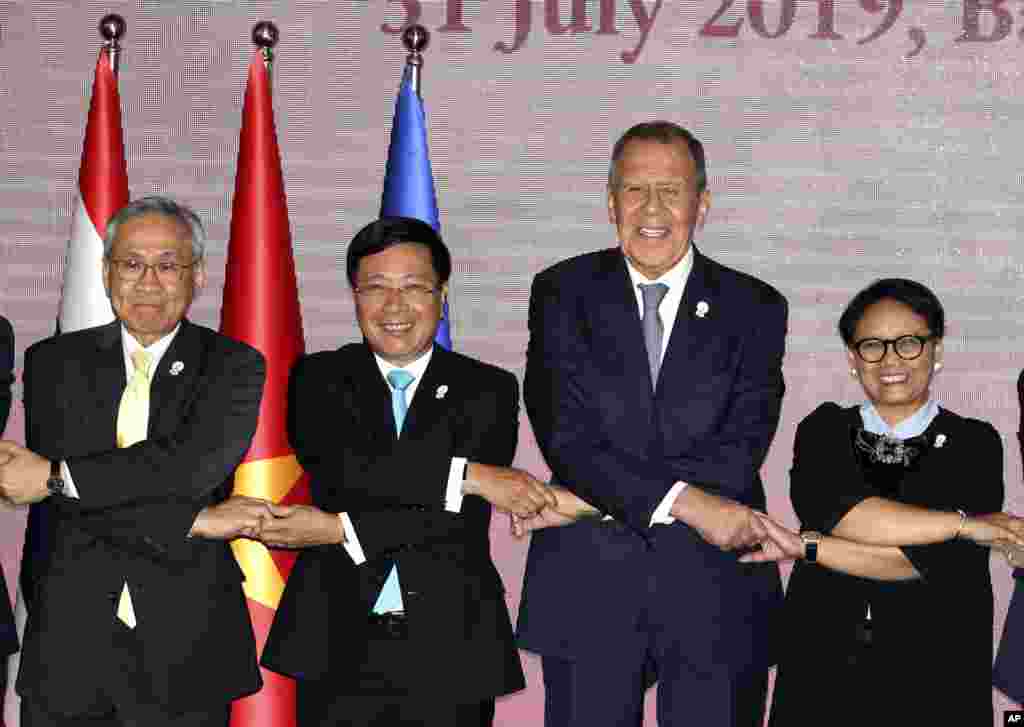 این هفته&nbsp;نشست وزیران خارجه عضو کشورهای &laquo;آ.سه.آن&raquo; در تایلند برگزار می شود. مایک پمپئو وزیر خارجه ایالات متحده نیز برای دیدار با متحدان آمریکا در جنوب شرقی آسیا به تایلند سفر کرده است.&nbsp;