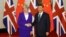 Presiden China Xi Jinping menerima PM Inggris Theresa May di Beijing (1/2). 