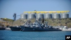 지난 2014년 3월 러시아 흑대함대 군함이 크림반도 세바스토폴 항에 정박돼 있다.