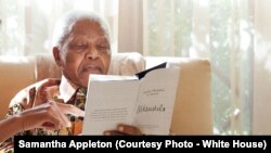 L'ancien président de l'Afrique du sud Nelson Mandela, le 21 juin 2011. (Official White House Photo by Samantha Appleton)