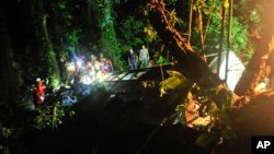 Rescue personnel work at the site where a tourist bus crashed killing at least 49 people, according to the the Santa Catarina State security secretary, near the city of Joinville, southern state of Santa Catarina, Brazil, March 14, 2015. 