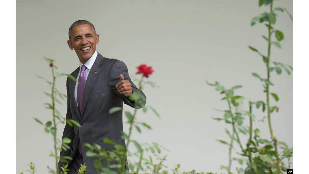 President Barack Obama walks along the Colonnade as he heads to the Oval Office of the White House in Washington, July 27, 2016.