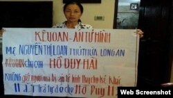 Trang Kiểm Sát Online của Viện Sát NDTC hôm 05/05/2020 đăng hình bà Nguyễn Thị Loan, mẹ của tử tù Hồ Duy Hải liên tục kêu oan cho con. Photo Kiem Sat online.