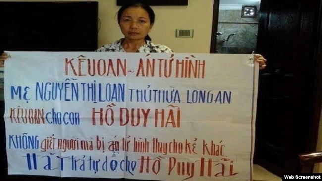 Bà Nguyễn Thị Loan, mẹ của tử tù Hồ Duy Hải, liên tục kêu oan cho con. Photo Kiem Sat