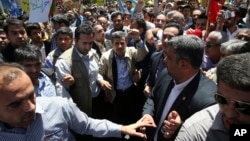 Former Iranian President Mahmoud Ahmadinejad, center, chants slogan "death to America" along with demonstrators in an annual pro-Palestinian rally marking Al-Quds (Jerusalem) Day in Tehran, Iran, June 23, 2017.