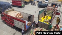 Bantuan siap dimasukkan ke Kapal Pelni.