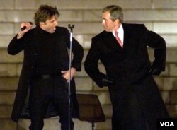 Ricky Martin y el presidente electo George W. Bush. Washington, enero 18, 2001