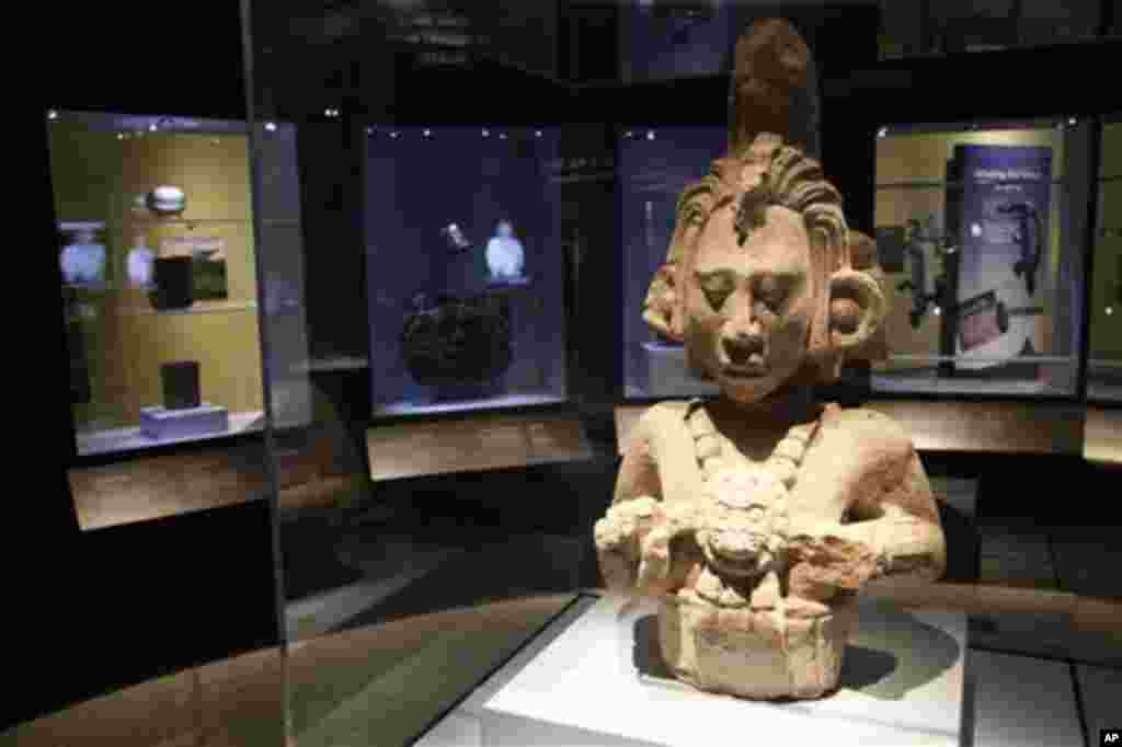 La piedra de Copán Estela 11, que hace parte de “Maya 2012: los caballeros del tiempo”, en el Museo de Arqueología y Antropología de la Universidad de Pennsylvania.