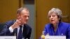 La Première ministre britannique Theresa May, à droite, et le président du Conseil européen, Donald Tusk, lors d'un sommet de l'UE à Bruxelles, le dimanche 25 novembre 2018. (Olivier Hoslet, photo de la piscine via AP)