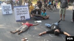 Warga Solo melakukan aksi di jalanan untuk mendoron keamanan dan perdamaian di kota tersebut. (Foto: VOA/Yudha Satriawan)