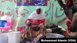 Awadeya Mahmoud begins her day at 5:00 am next to Khartoum University, across from Sudan’s Defense Ministry, where she sells tea.