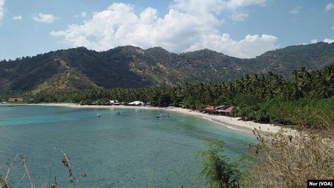 Salah satu lokasi wisata pantai di Lombok Utara. (Foto:VOA/Nurhadi)