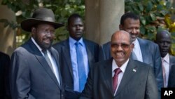 South Sudan's President Salva Kiir, left, meets with Sudan's President Omar al-Bashir, right, in the capital Juba, South Sudan, Jan. 6, 2014.