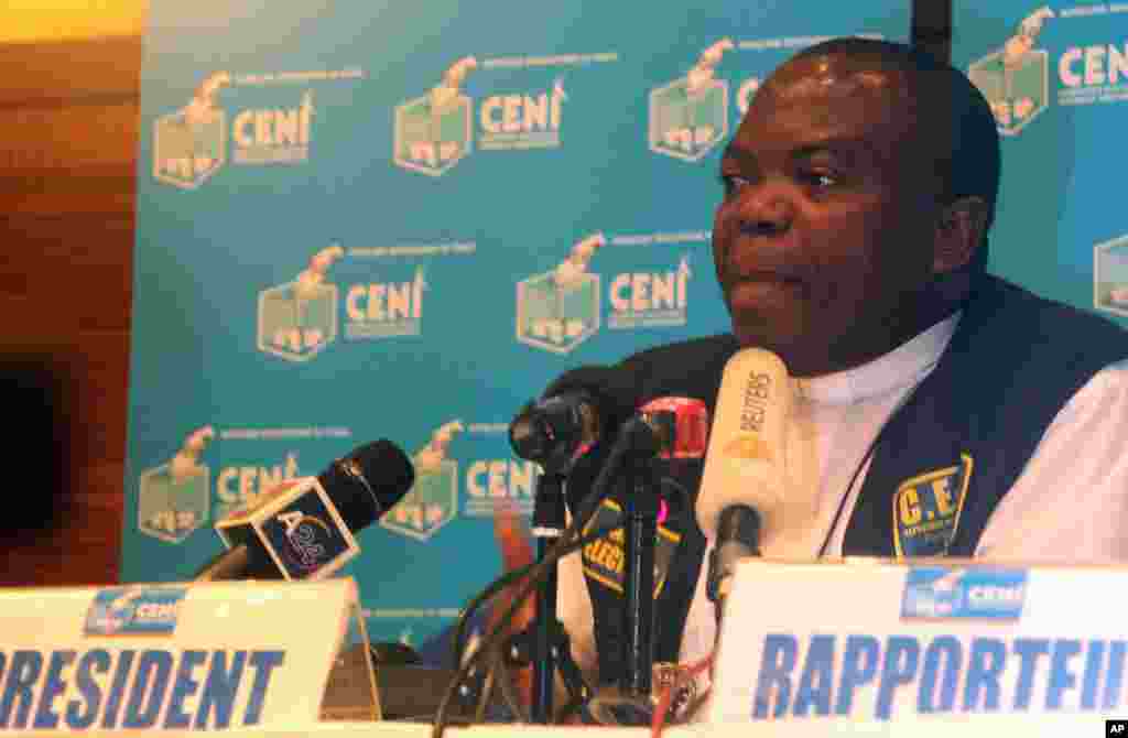 President of Independent National Electoral Commission (CENI) Ngoy Mulunda speaks during a technical meeting in Kinshasa, November 27, 2011. (AFP)