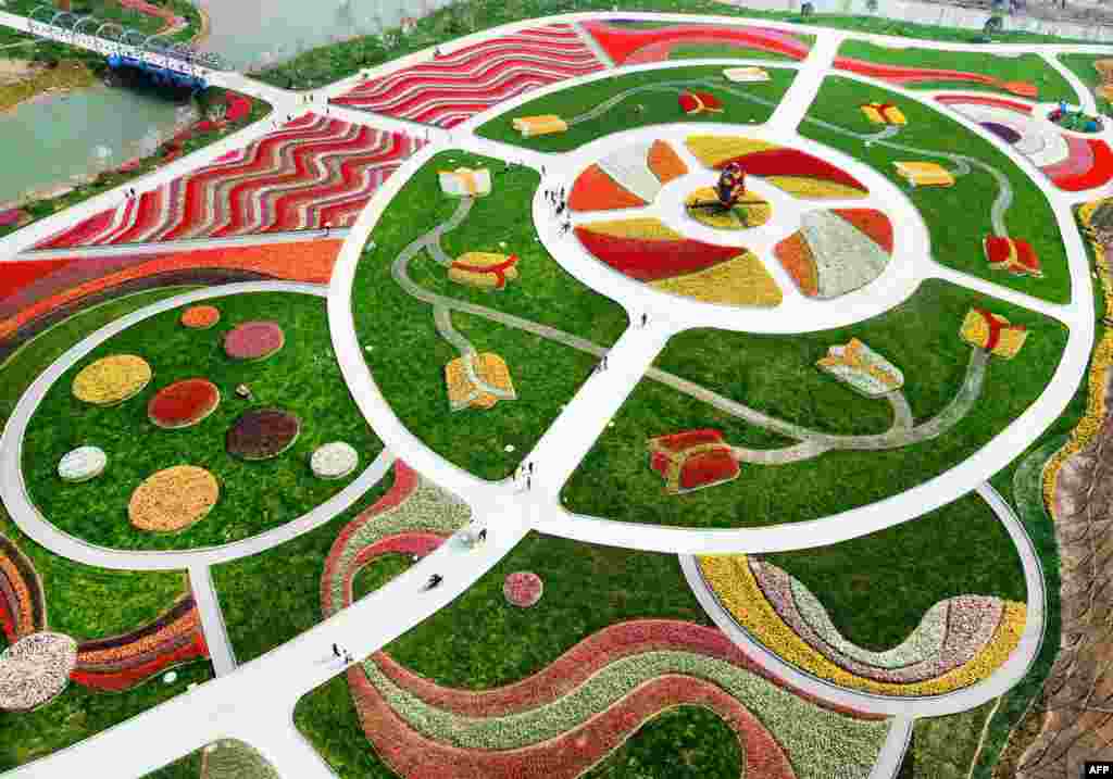 An aerial view of a park decorated with different colored flowers in Nantong in China&#39;s Jiangsu province, March 28, 2018.