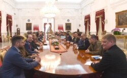 Presiden Joko Widodo melakukan pertemuan dengan delegasi European Union (EU)-ASEAN Bussines Council, di Istana Merdeka, Jakarta, Kamis, 28 November 2019. (Foto: VOA/Biro Setpres)