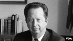 VOA Director Kenneth R. Giddens (1968-1977)
